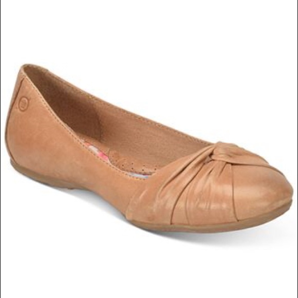 NWT - Born Lilly Flats Tan US Size 9